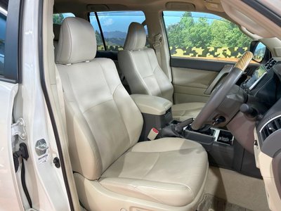 TOYOTA LAND CRUISER PRADO - 8