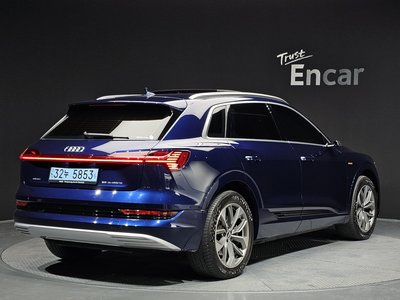 AUDI E-TRON - 4