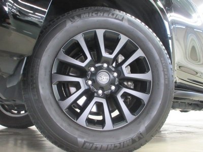 2023 Toyota LAND CRUISER PRADO photo 8