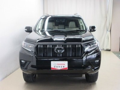 2023 Toyota LAND CRUISER PRADO photo 3
