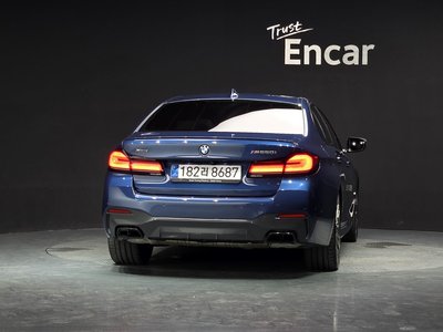 2021 BMW 5 SERIES — фото 3