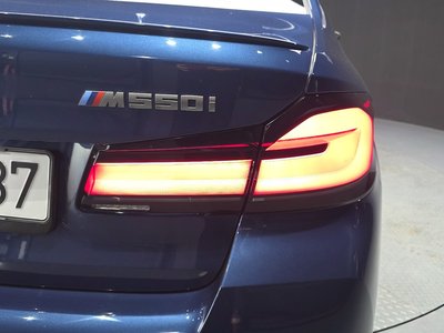 2021 BMW 5 SERIES — фото 10