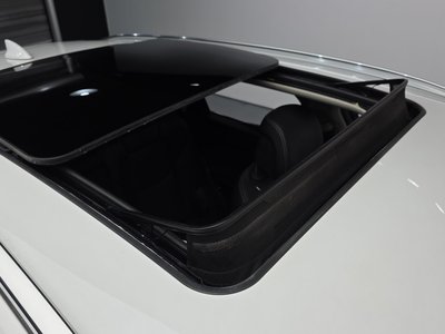2022 Genesis GV70 — миниатюра 19