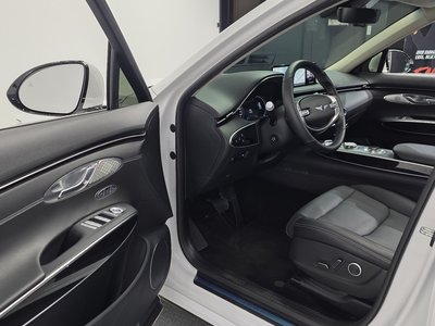 صورة 10 لـ 2022 Genesis GV70