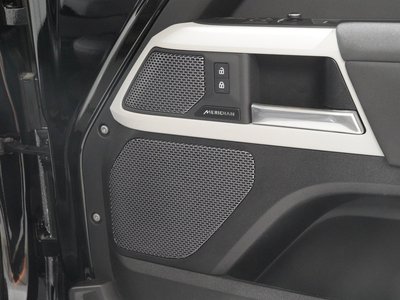 LAND ROVER DEFENDER - 4