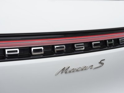PORSCHE MACAN - 10