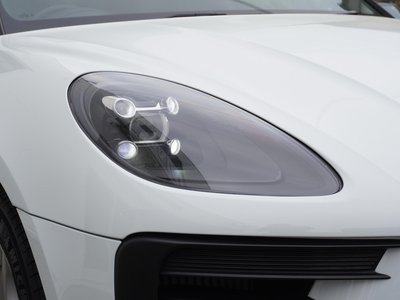 PORSCHE MACAN - 8