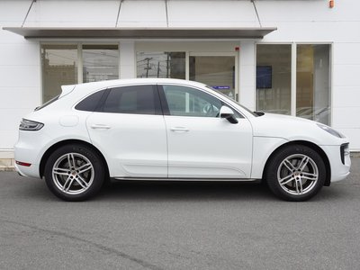 PORSCHE MACAN - 2