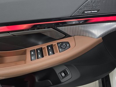 2025 BMW 5 SERIES thumbnail 25