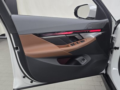 2025 BMW 5 SERIES thumbnail 14