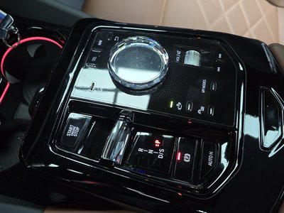 2025 BMW 5 SERIES thumbnail 12