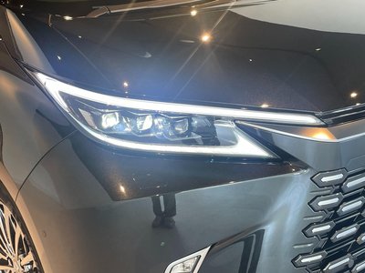 صورة مصغرة 13 لـ 2024 Lexus LM