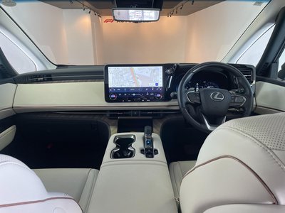 صورة 3 لـ 2024 Lexus LM