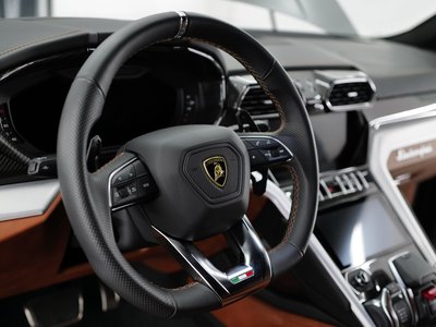 LAMBORGHINI URUS - 6