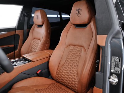 LAMBORGHINI URUS - 7