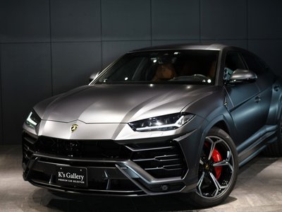 LAMBORGHINI URUS - 1