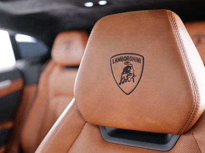 LAMBORGHINI URUS - 9