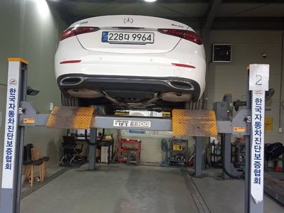 MERCEDES-BENZ C-CLASS - 2