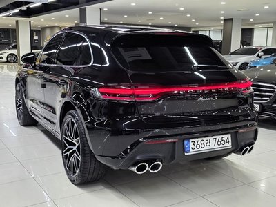 PORSCHE MACAN - 8