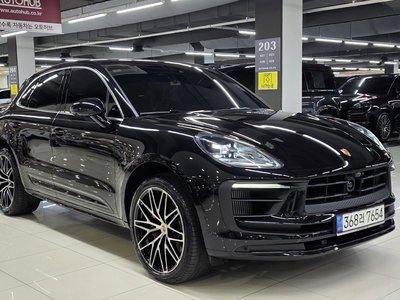 PORSCHE MACAN - 1