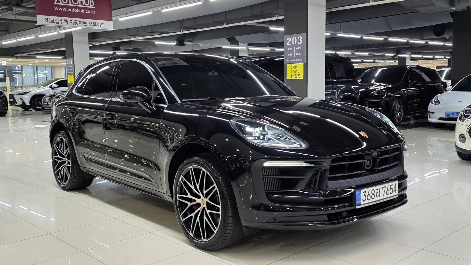 PORSCHE MACAN - View 1