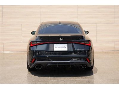 صورة 9 لـ 2022 Lexus IS