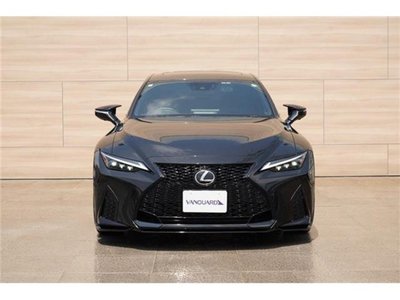 صورة 8 لـ 2022 Lexus IS