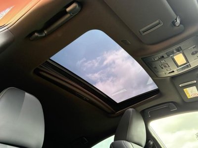 صورة 3 لـ 2022 Lexus IS