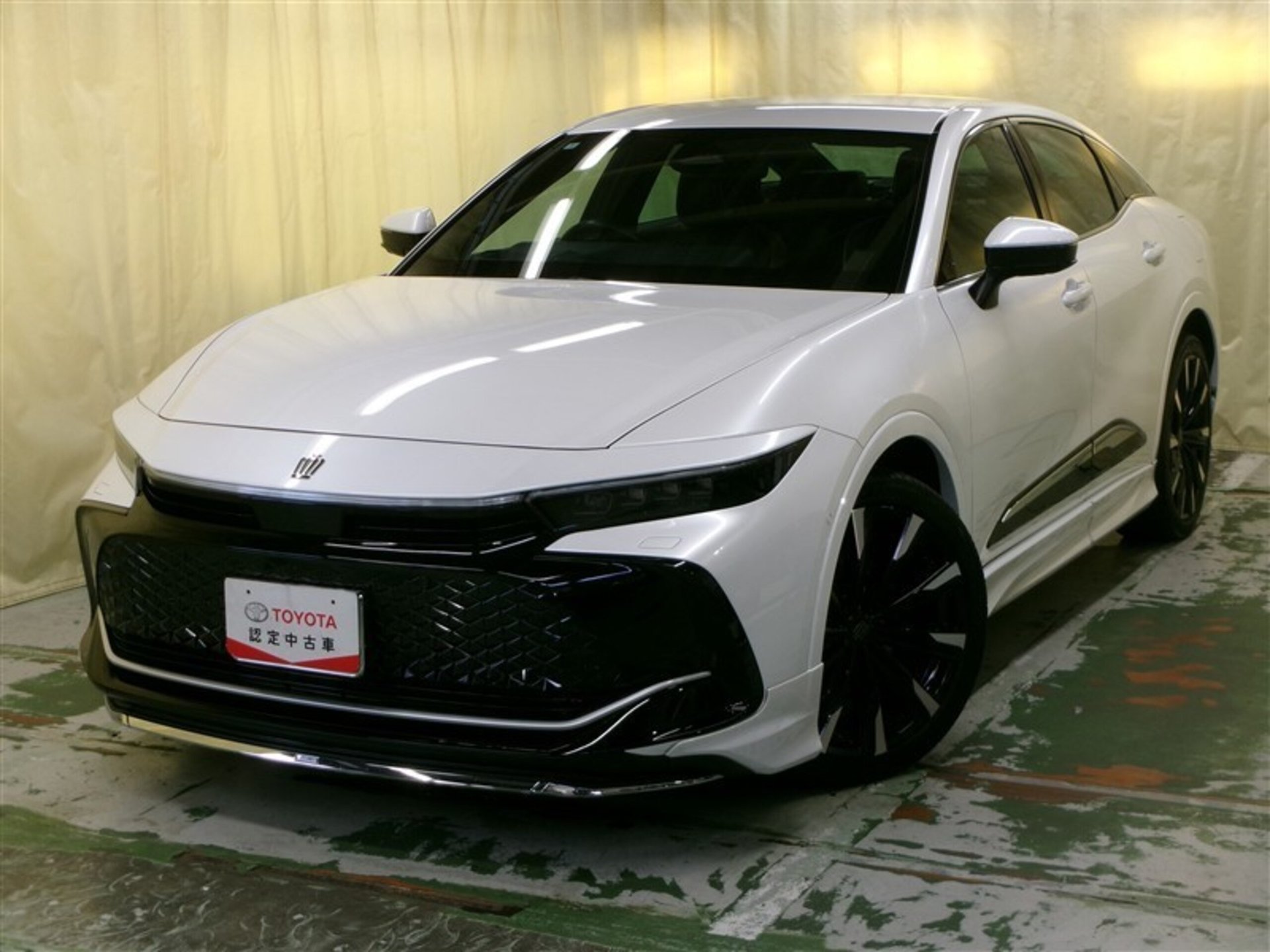 TOYOTA CROWN CROSSOVER - View 1