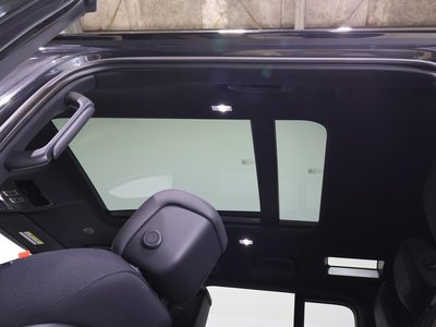 LAND ROVER DEFENDER - 10