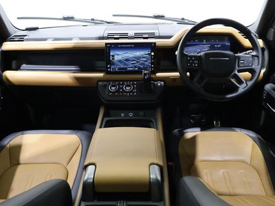 LAND ROVER DEFENDER - 4
