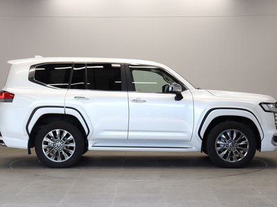 TOYOTA LAND CRUISER 300 - 8