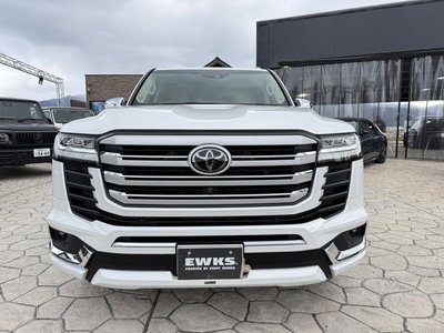 TOYOTA LAND CRUISER 300 - 8