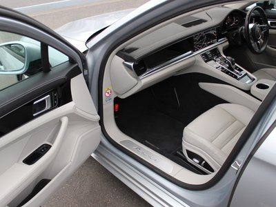 PORSCHE PANAMERA - 10