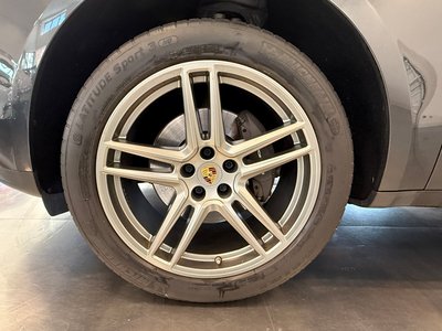 PORSCHE MACAN - 4