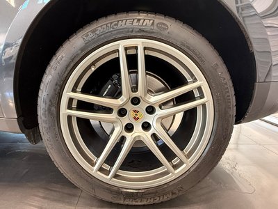 PORSCHE MACAN - 5
