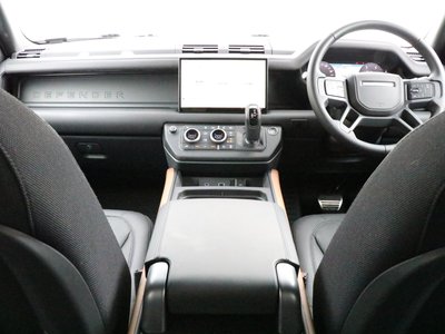 LAND ROVER DEFENDER - 4