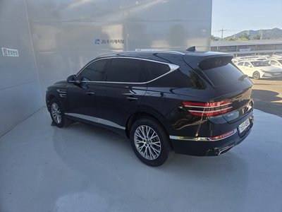 صورة 6 لـ 2023 Genesis GV80