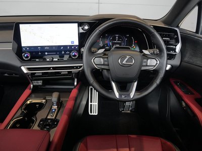صورة 6 لـ 2023 Lexus RX