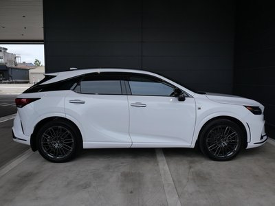 صورة 4 لـ 2023 Lexus RX