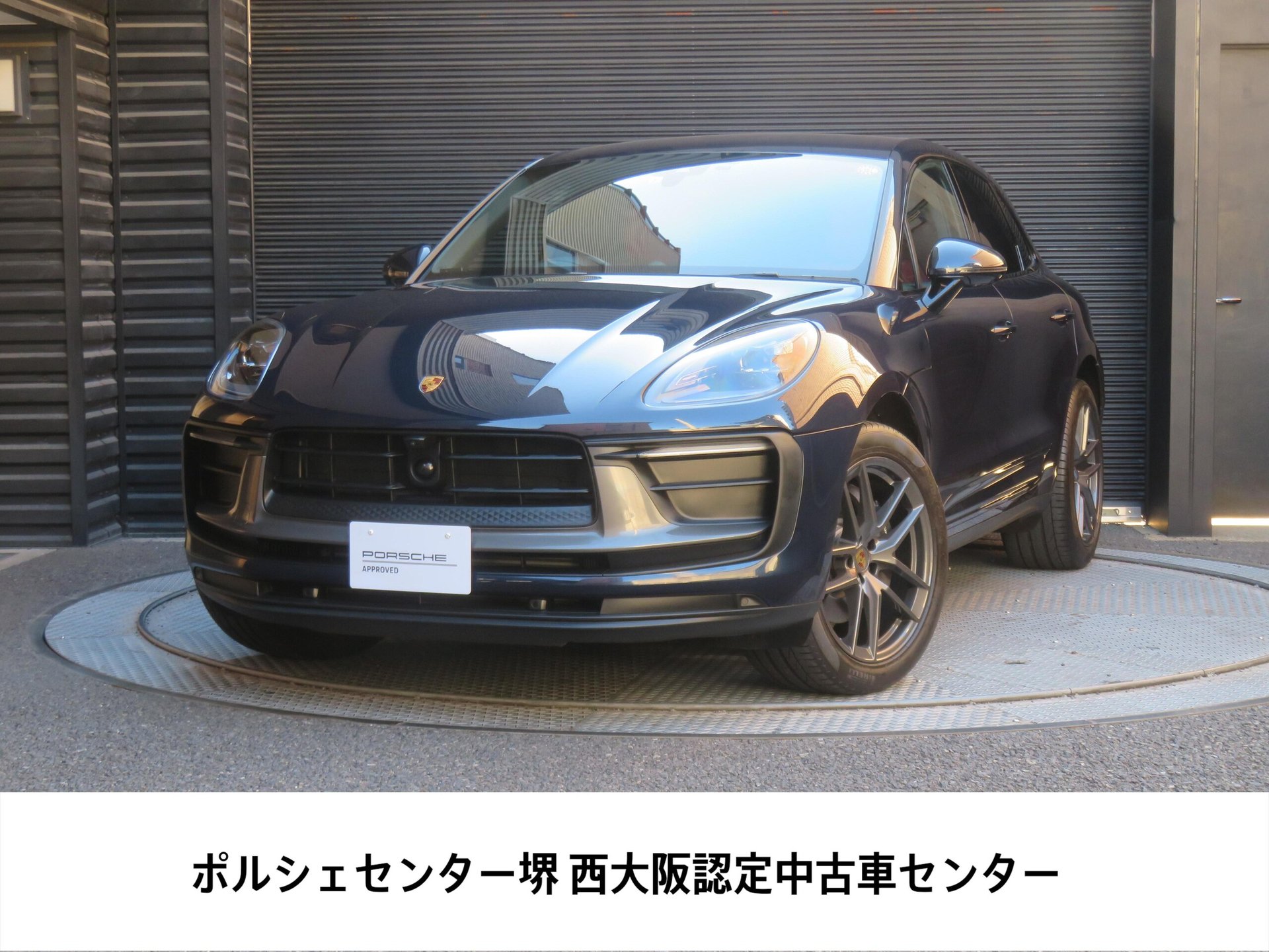 PORSCHE MACAN - View 1