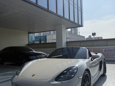 2021 Porsche 718 照片 2