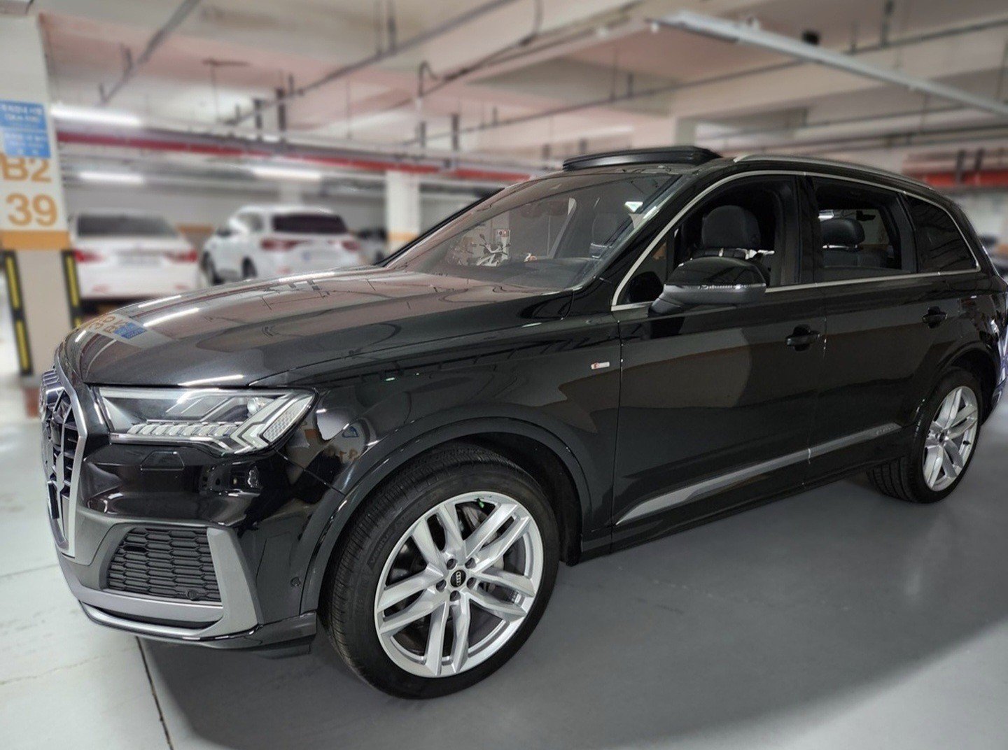 AUDI Q7 - View 1