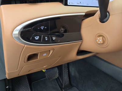 2024 Genesis GV70 thumbnail 25