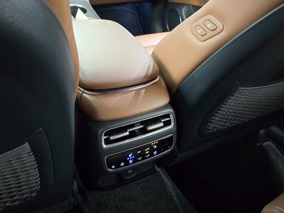2024 Genesis GV70 thumbnail 29