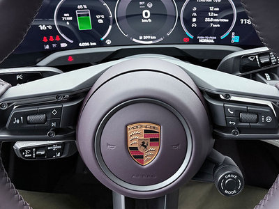 PORSCHE TAYCAN - 7