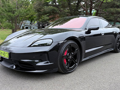 PORSCHE TAYCAN - 2