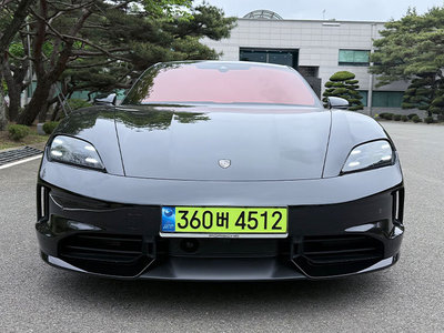 PORSCHE TAYCAN - 1