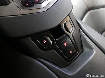 LAMBORGHINI AVENTADOR - 4