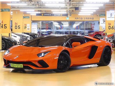 LAMBORGHINI AVENTADOR - 5